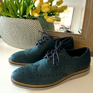 Weatherproof Vintage wingtip size 10